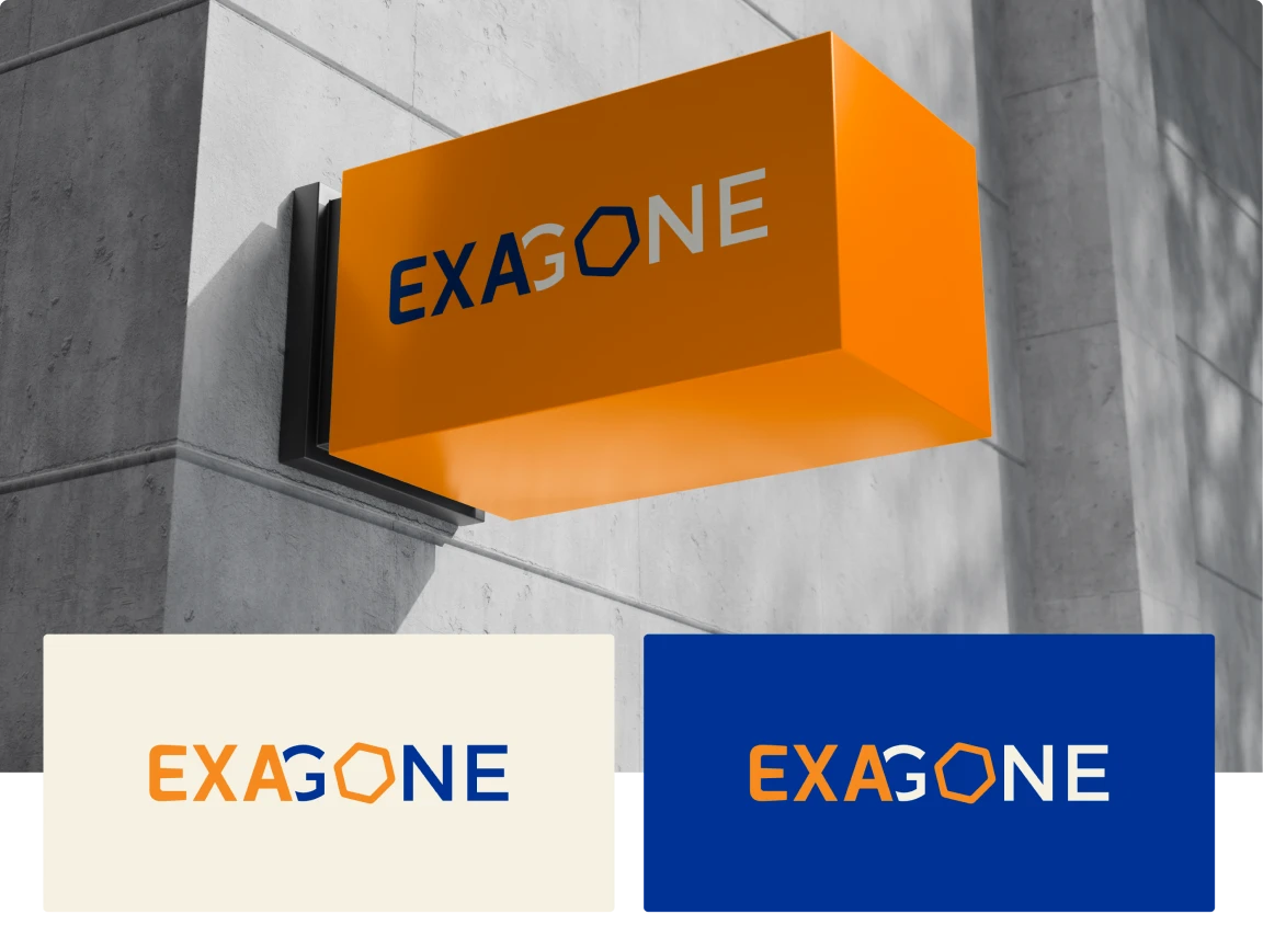 Enseigne professionnelle avec le logo du cabinet d'expertise comptable Exagone décliné en orange, bleu et blanc, mettant en valeur son identité visuelle moderne et structurée