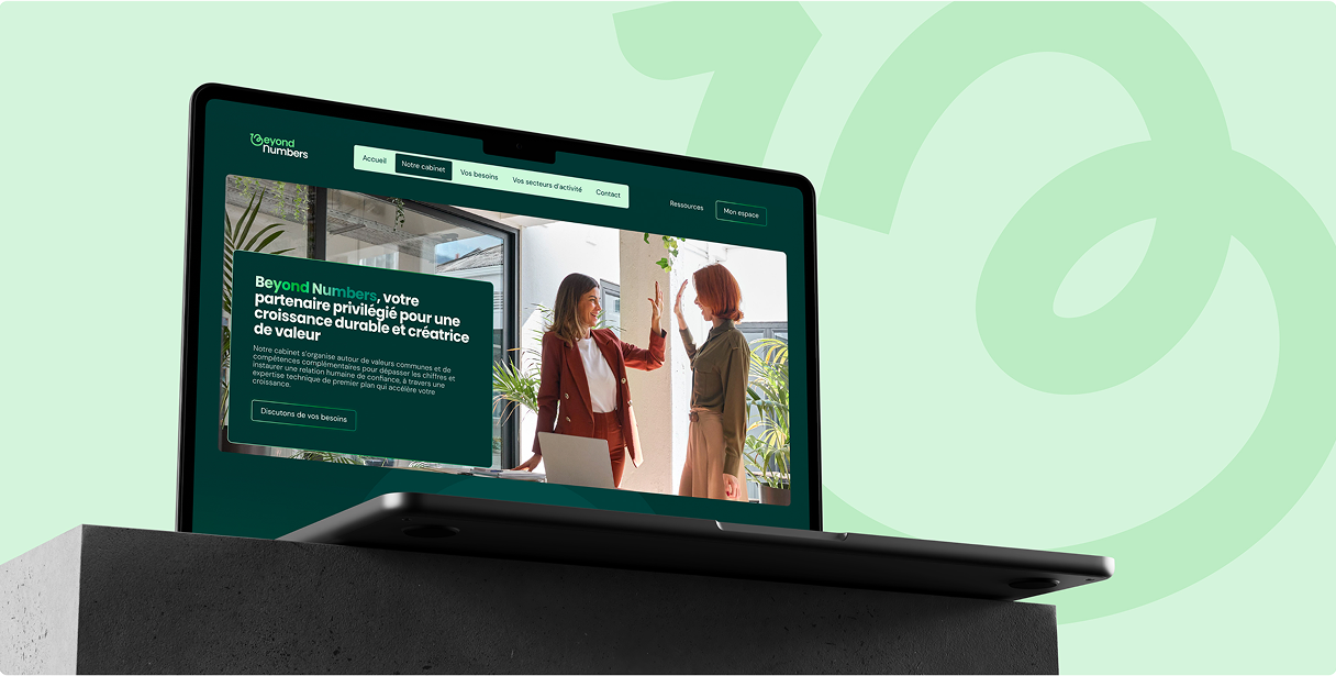 Page d'accueil du site internet de Beyond Numbers après refonte : affichage sur ordinateur portable