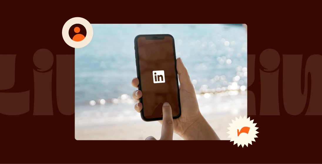 Smartphone affichant le logo LinkedIn sur une plage – illustration d’un post LinkedIn pour experts-comptables en été.