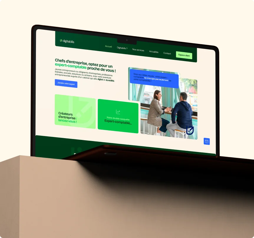 Ecran d'ordinateur portable, ouvert sur le site du cabinet KP Co