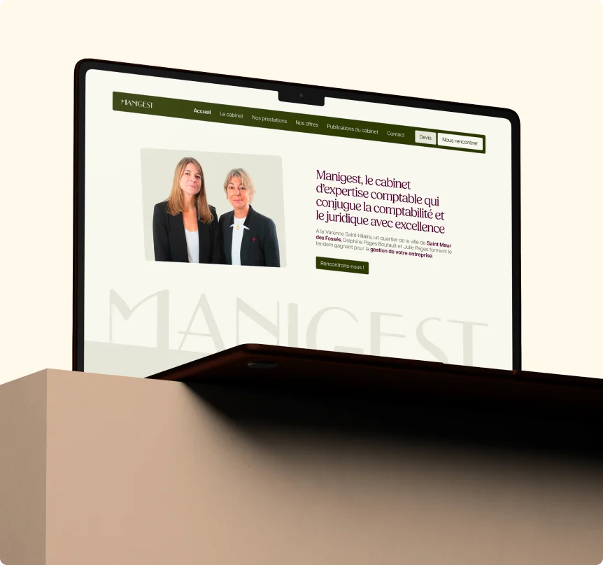 Ecran d'ordinateur portable, ouvert sur le site du cabinet Manigest